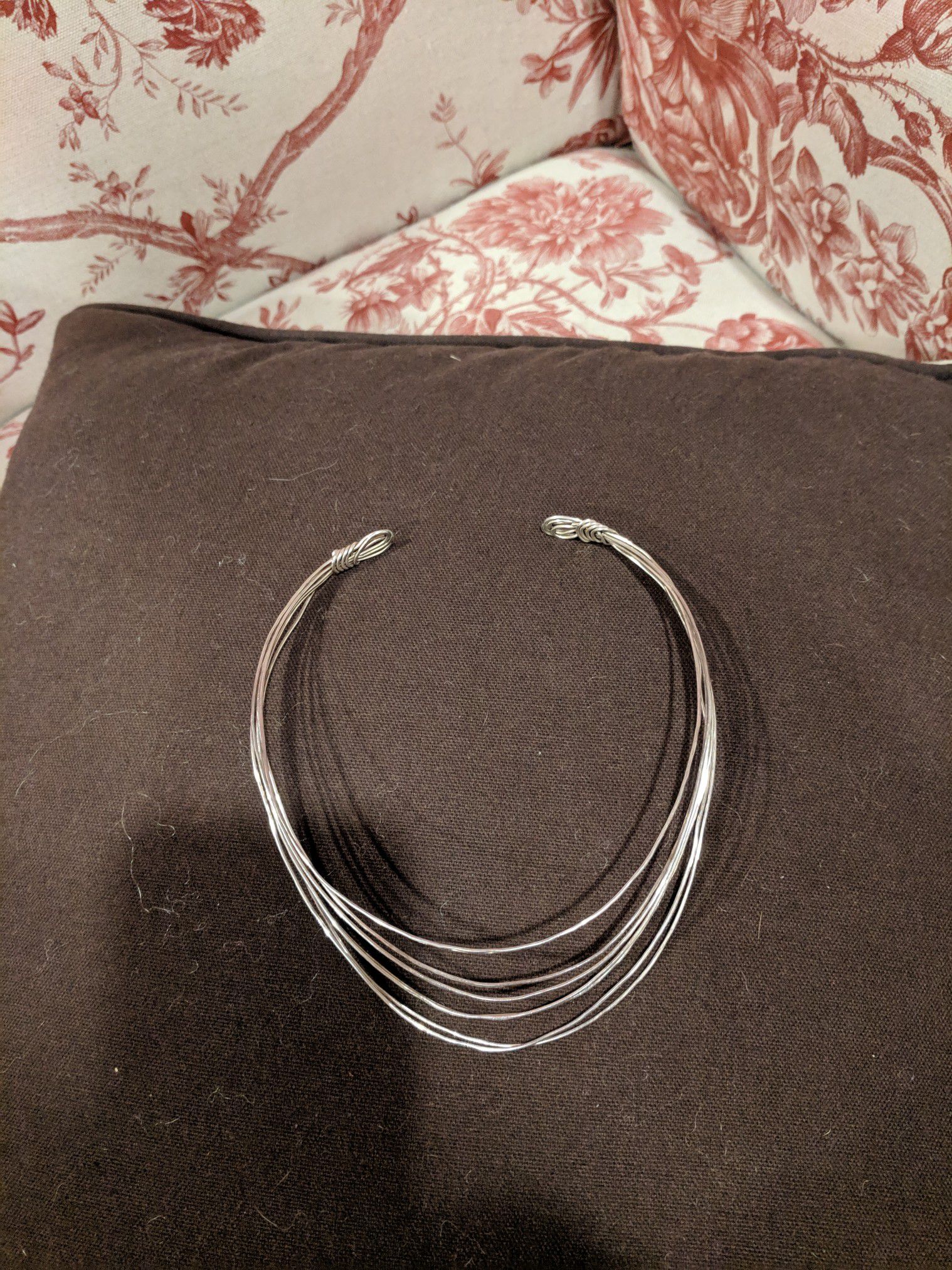 Stacked silver choker