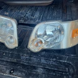 2008 Ford Explorer Headlights Pair
