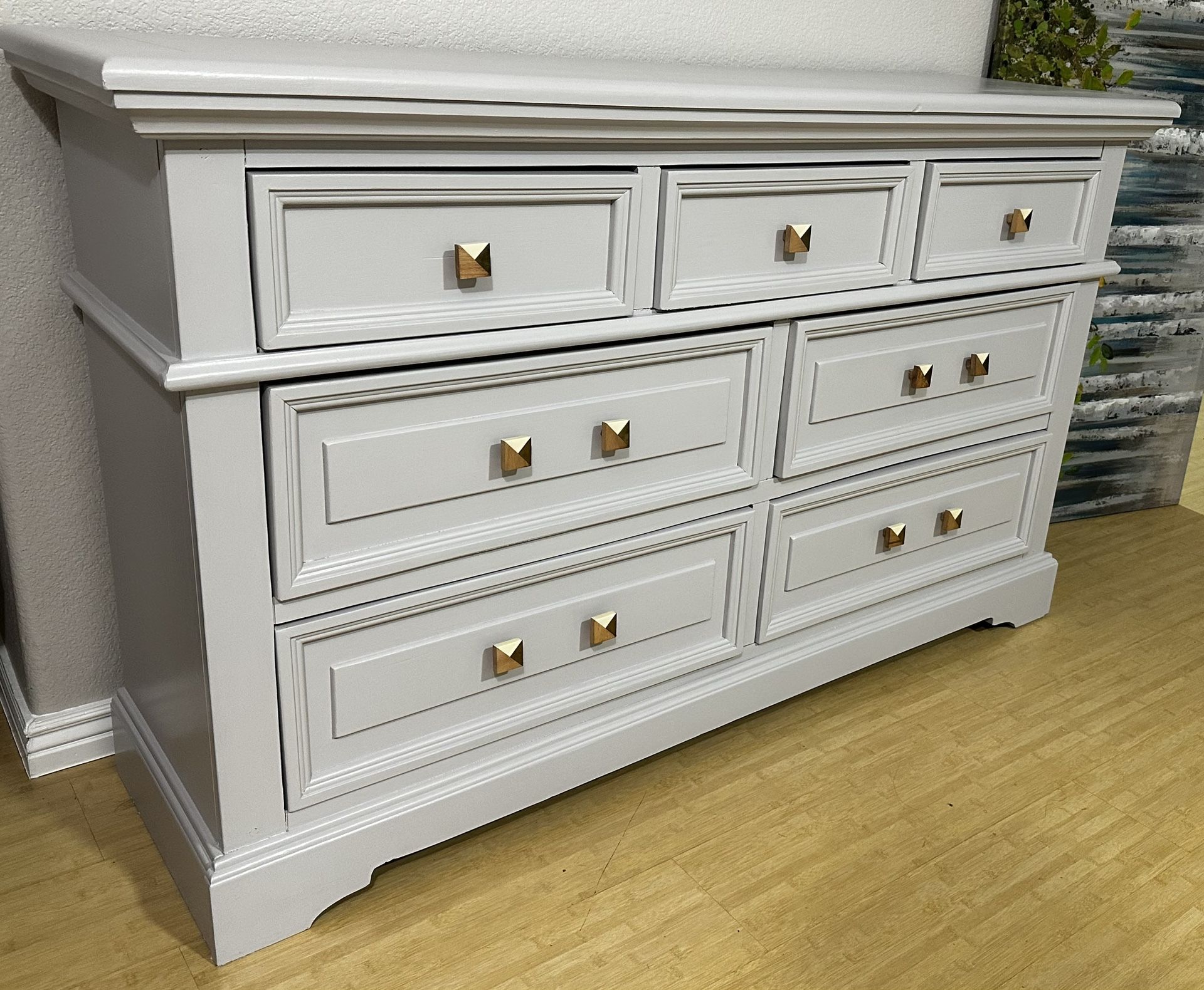 Like New Solid Wood 7 Drawer Coaster Dresser