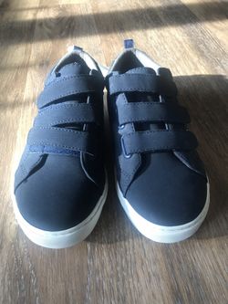 Boys Gap Shoes Size 4- brand new