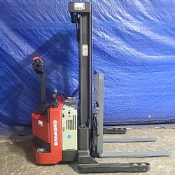 2018 Raymond Electric Pallet Stacker RSS40 - 12