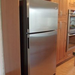NEW Amana Stainless Steel Refrigerator / Freezer