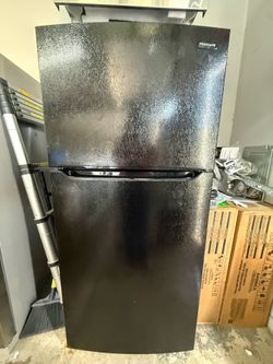 Like New Frigidaire Top Freezer Refrigerator
