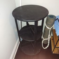 round and giratory table