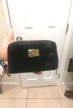 Michael Kors wristlet black