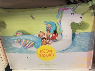 Giant lake float