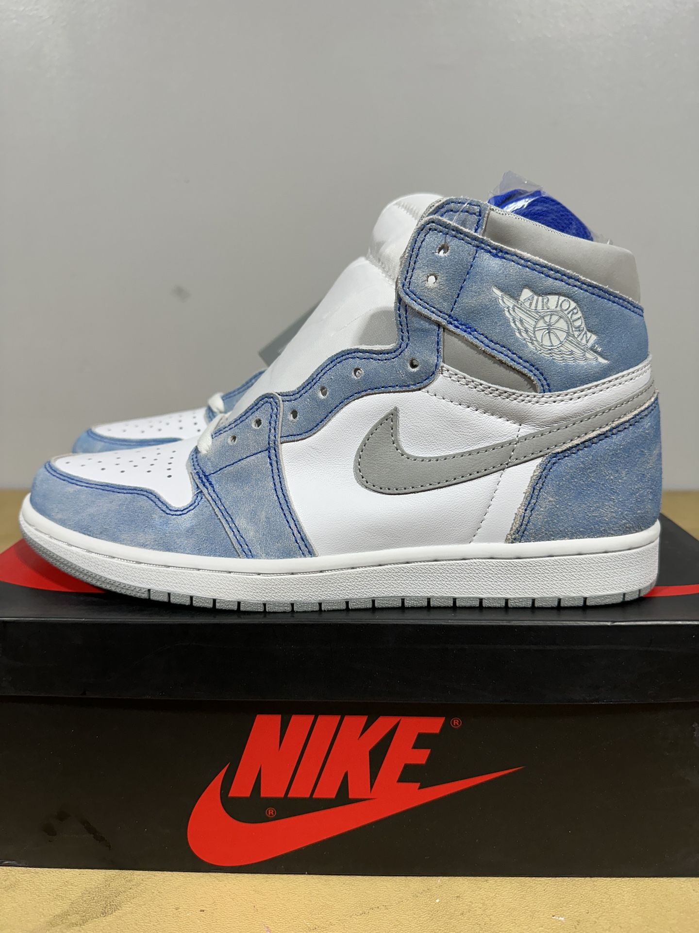 Jordan 1 Hyper Royal