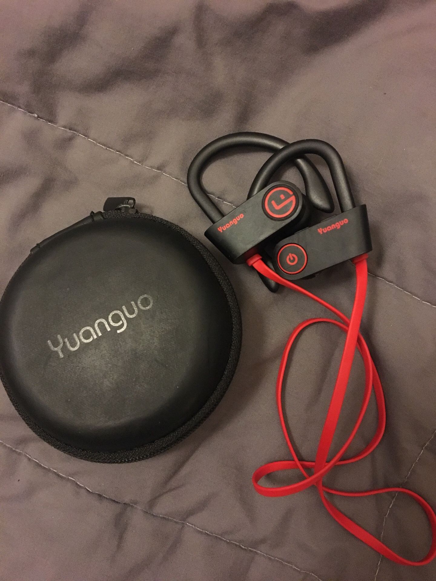 Yuanguo bluetooth headphones w/ case