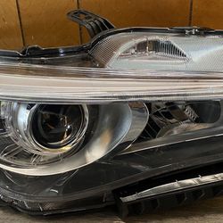 2019 Infiniti Q50 Right head light