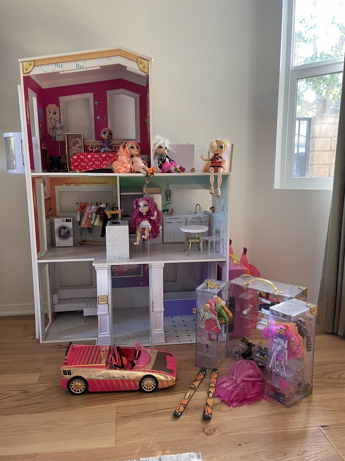 Rainbow High House W/Dolls
