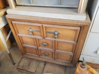 Bedside chest of drawers