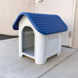 (New in box) $45 Plastic Dog House (size Small) Pet Indoor Outdoor All Weather Shelter Cage Kennel 23x30x26”