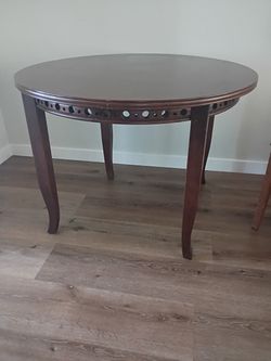 Round wood table