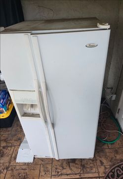 Refrigerator, whirlpool, works okay