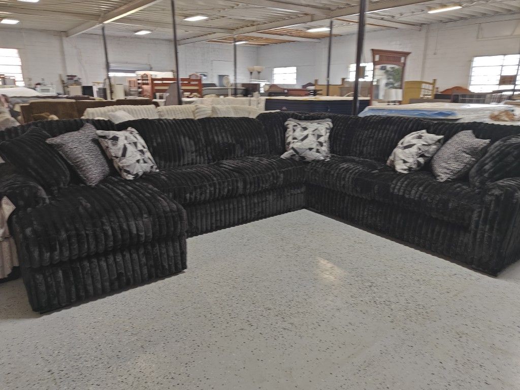 New Midnight Madness Sectional 4 pieces π We can deliver π