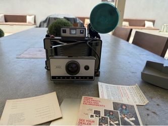 Collectors Polaroid Automatic 320 Camera with Lens
