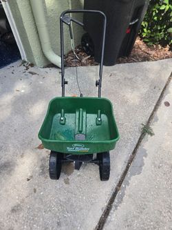 Scotts Turf Builder EdgeGuard Mini Spreader