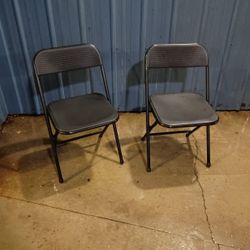 Set Of Folding Chairs In Great Condition 