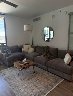 Large Modular Sectional- Can Deliver!