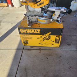 DEWALT 15 Amp Corded 12 in. Double Bevel Sliding Compound Miter Saw with XPS technology, Blade Wrench and Material Clamp