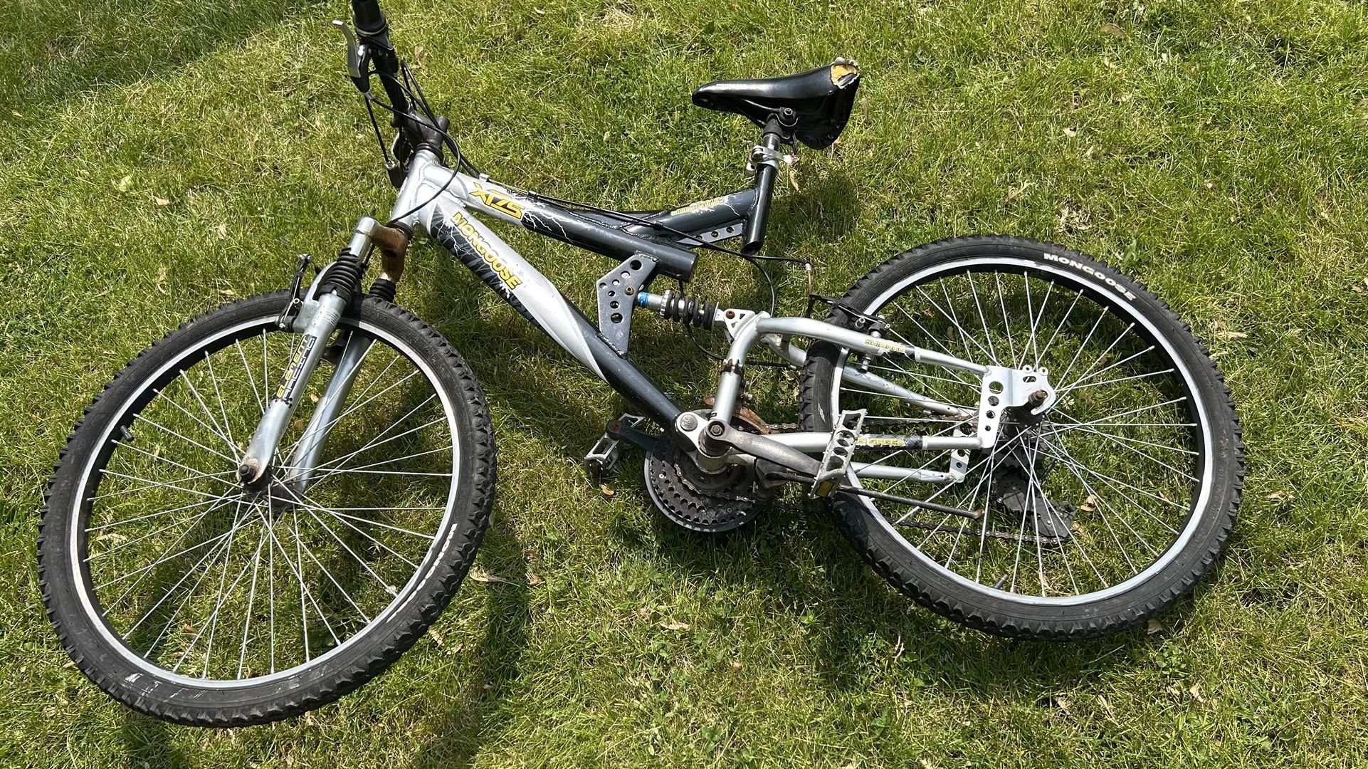 24 Inch Mongoose XR75 Mountain Bike