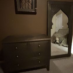 Matching Set: 4-Drawer Chest, 6 Drawer Dresser w/embossed Silver Laminate Covering 