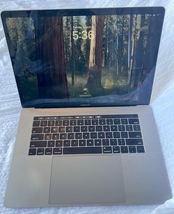 MacBook Pro 15" 2017 – i7, 16GB RAM, 500GB SSD