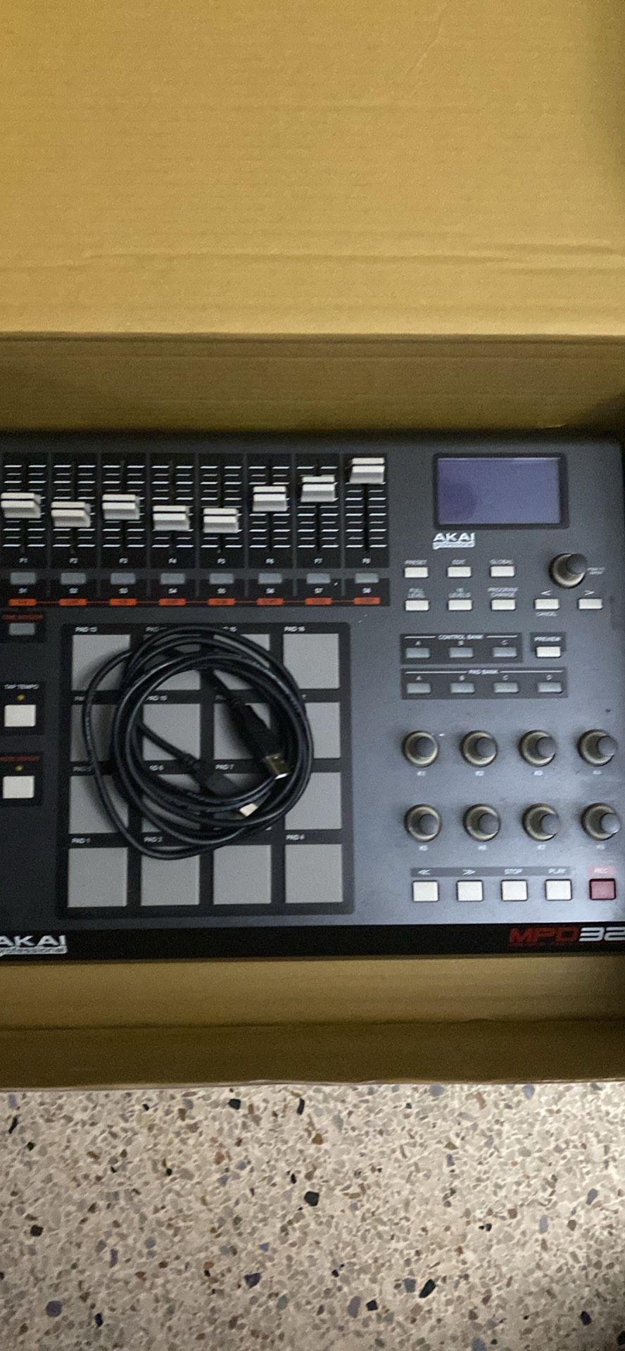 AKAI MPD32