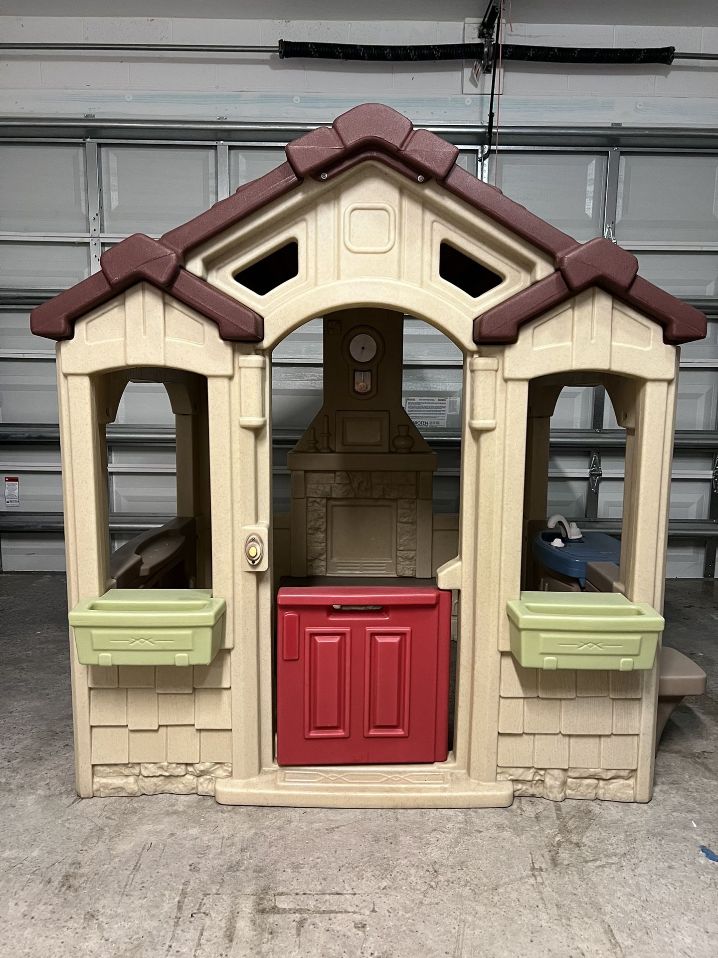 step2 charming cottage play house