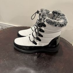 Totes Women's Black and White Winter Boots size 8