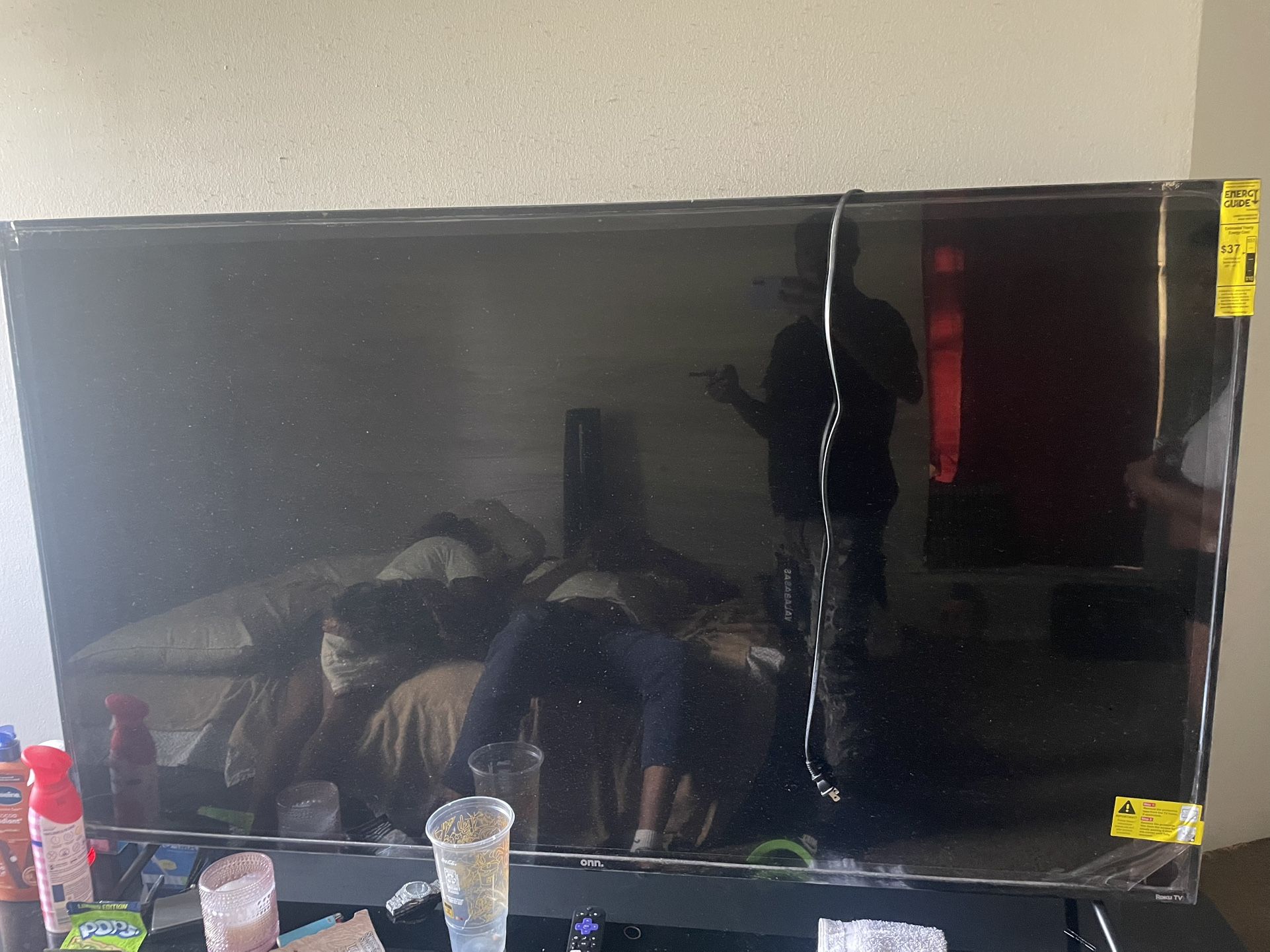 Onn Roku Tv ,Flat Screen ,Black ,65inches