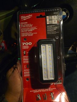Milwaukee M12 magnetic  work-light USB charger
