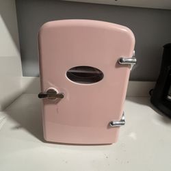 Mini fridge (missing Cord)