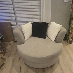 Oversized Riund Chair