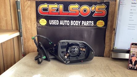 19 25 Audi Q8 RH Mirror /camera OEM.