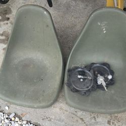 Plastic Seat With SwIvel Brackets 