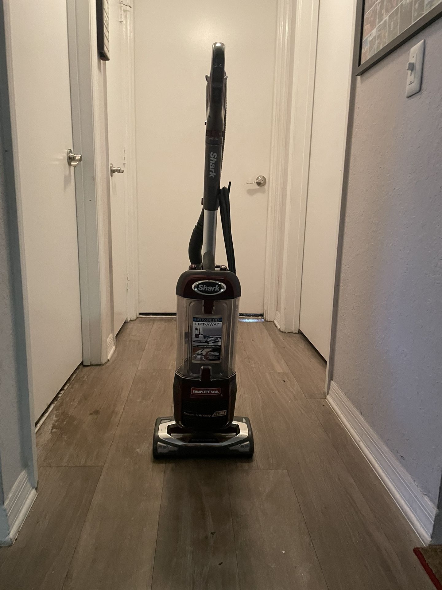 Shark Rotator ZU632 Powered Lift-Away with Self-Cleaning Brushroll Upright Vacuum, with Large Dust Cup