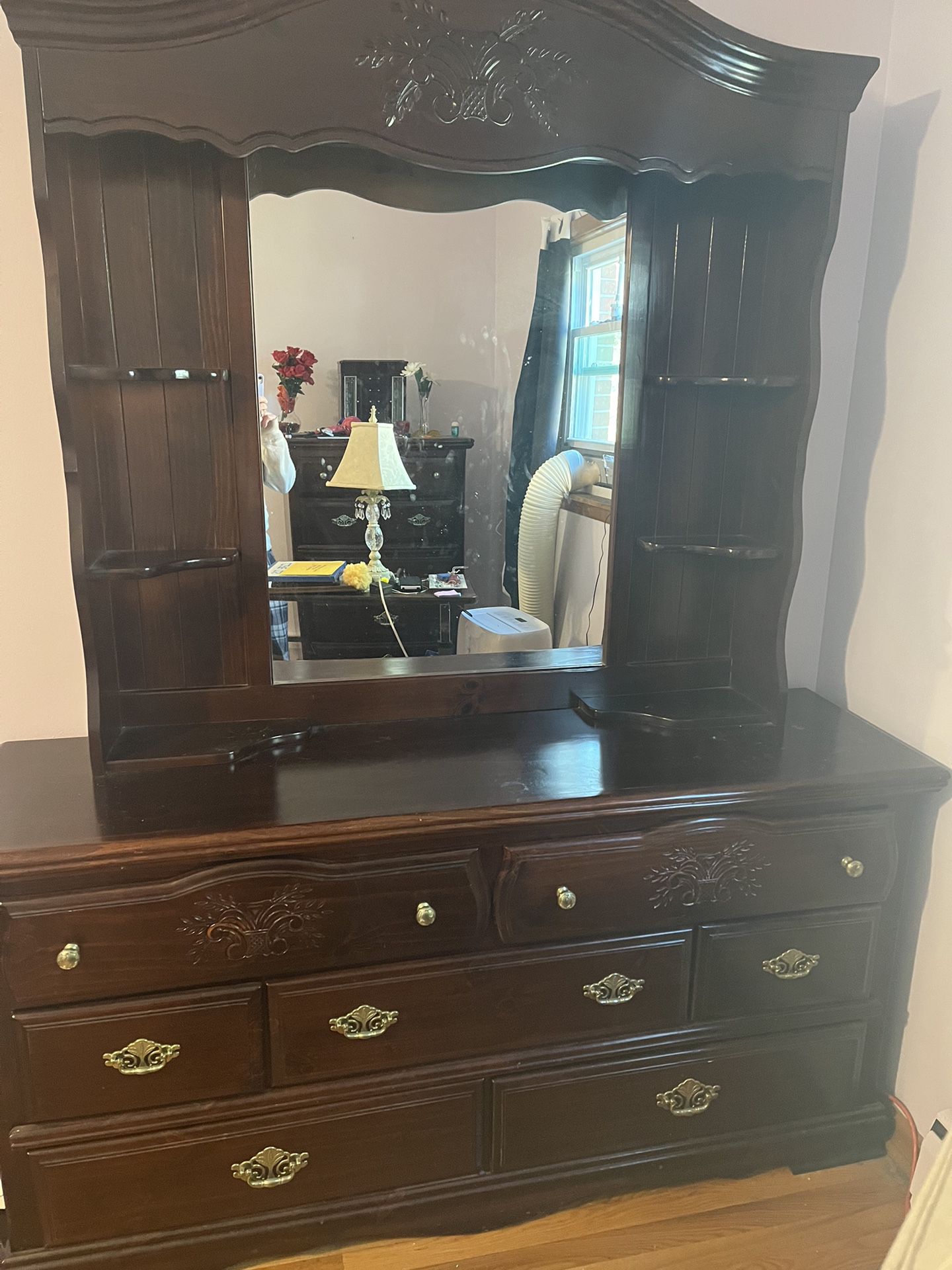 2 Piece Dresser With Mirror And Light