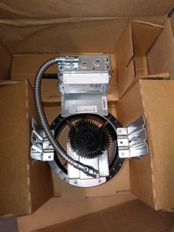 New in box CREE LED downlight KR6-13L-35K120V-10V
