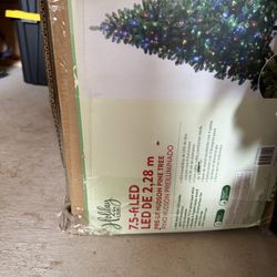 7 1/2 Foot Pre-Lit Tree