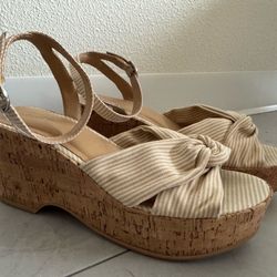 Universal Thread wedge sandals size 8