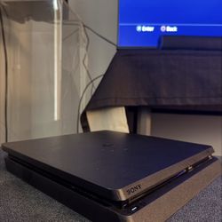 PS4 Slim 
