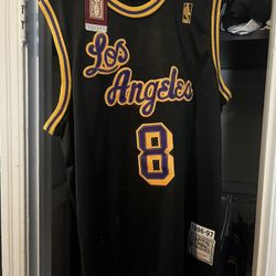 LOS ANGELES LAKERS JERSEY