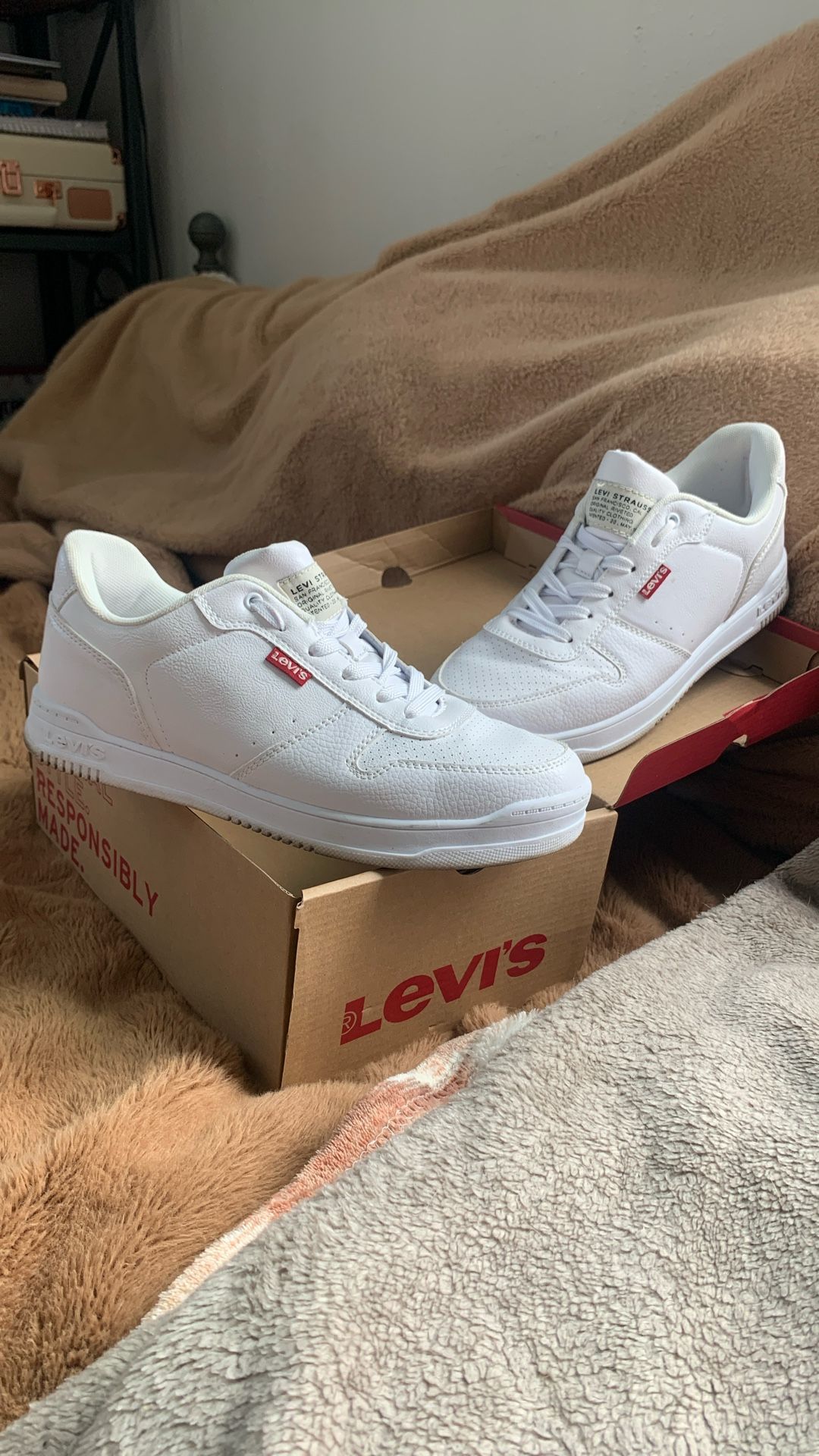 Women’s White Sneakers Sz 8