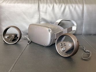 Oculus Quest VR Headset + 2 Touch Controllers