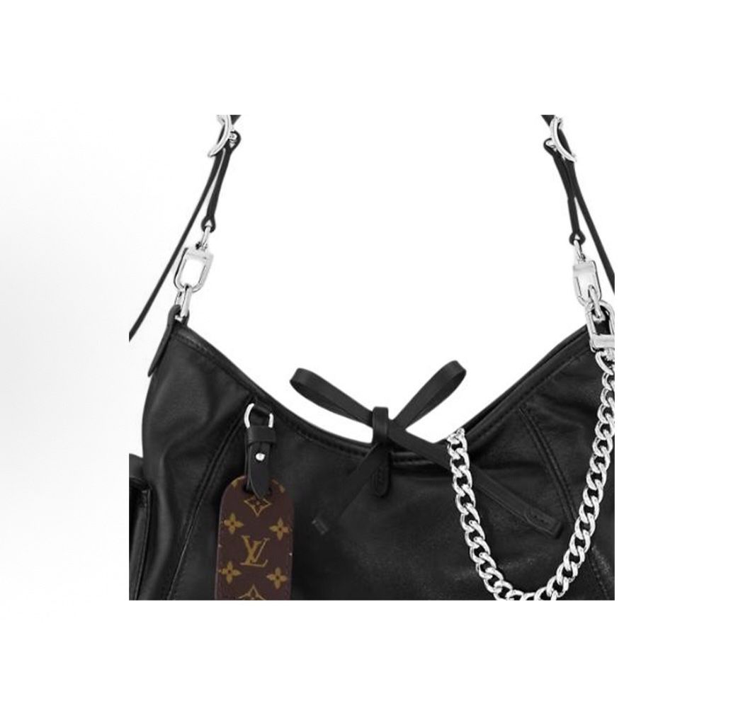 LOUIS VUITTON Carryall Cargo PM Letter Logo Locitor Chain Black Warrior(33)81