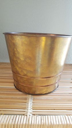 Brass / copperish Planter/ bucket/ vase