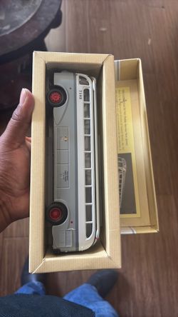 new.    1:50 scale bus