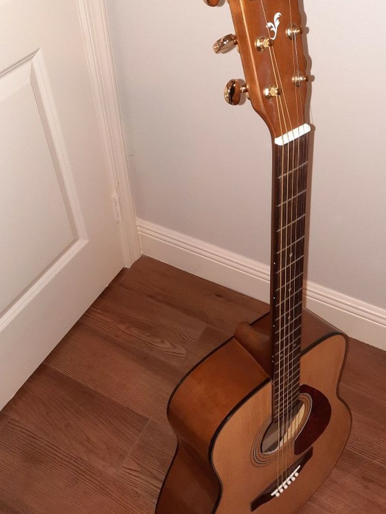 Yamaha F335 Acoustic