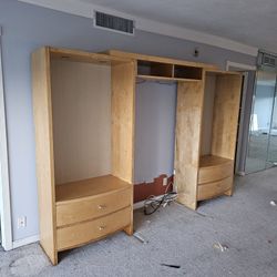 Maplewood  Wall Unit  With Glass Shelves And Doors